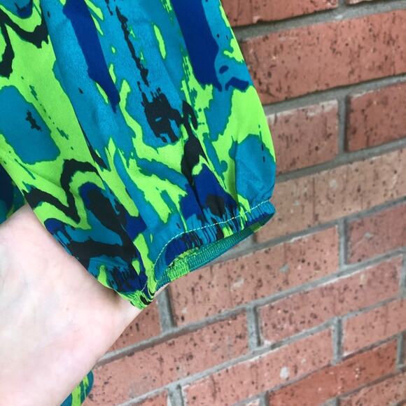 Yahada back button blouse - Picture 2 of 4